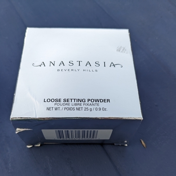 Anastasia Beverly Hills Translucent Setting Powder - Picture 2 of 5